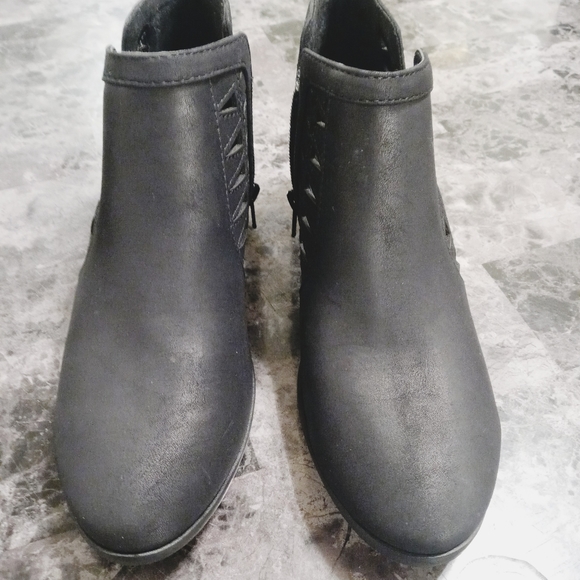 Soda Chance Perforated Cut Out Stacked Block Heel Ankle Booties - Picture 8 of 10